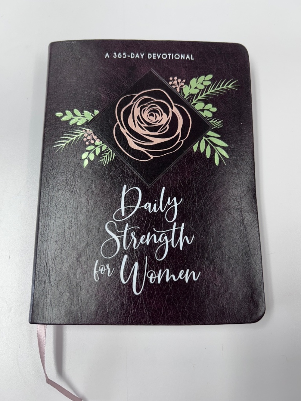 Daily Strength for Women : A 365-Day Devotional by BroadStreet Publishing...